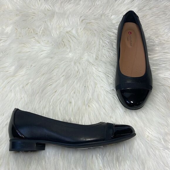 Clarks Unstructured Black Leather Cap Toe Low Heels Sz 5.5 - Picture 1 of 6